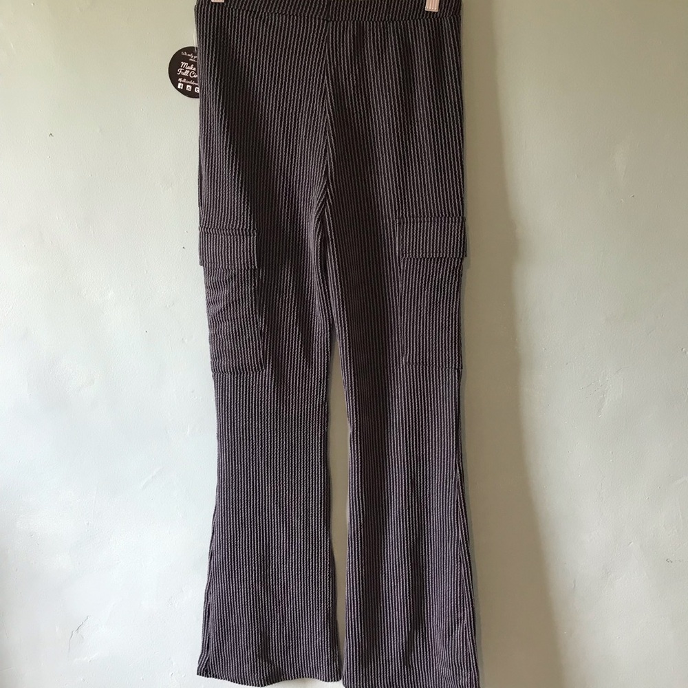Ribbed Wide-Leg Cargo Pants - Black and White - Picture 7 of 7